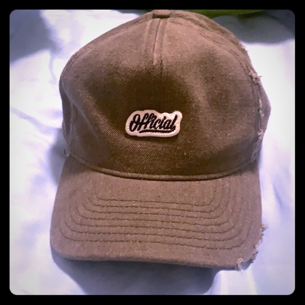 Official distressed 6panel strap back